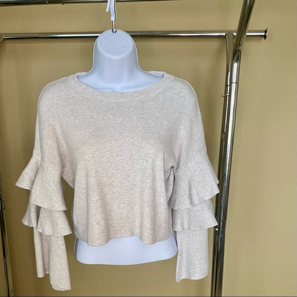 Light heather grey sweater with ruffled sleeves
